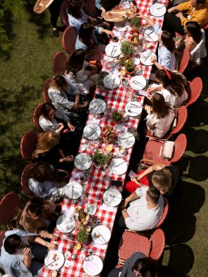 Bilet la MASA LUNGĂ - prânz La Grande Famiglia